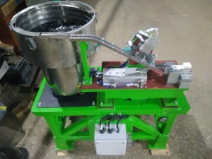 Вибробункер-ориентатор с электромагнитным приводом