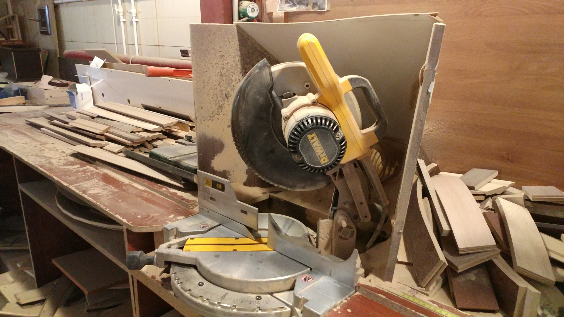 Торцевая Пила Dewalt 713 Купить