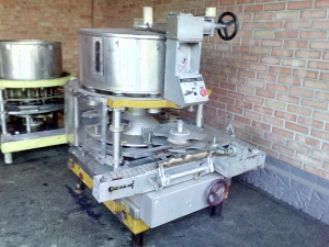 Дозировочно наполнительный автомат ДН1-3-63 () для розлива соков сиропов, маринада в стекло банки СКО и Твист