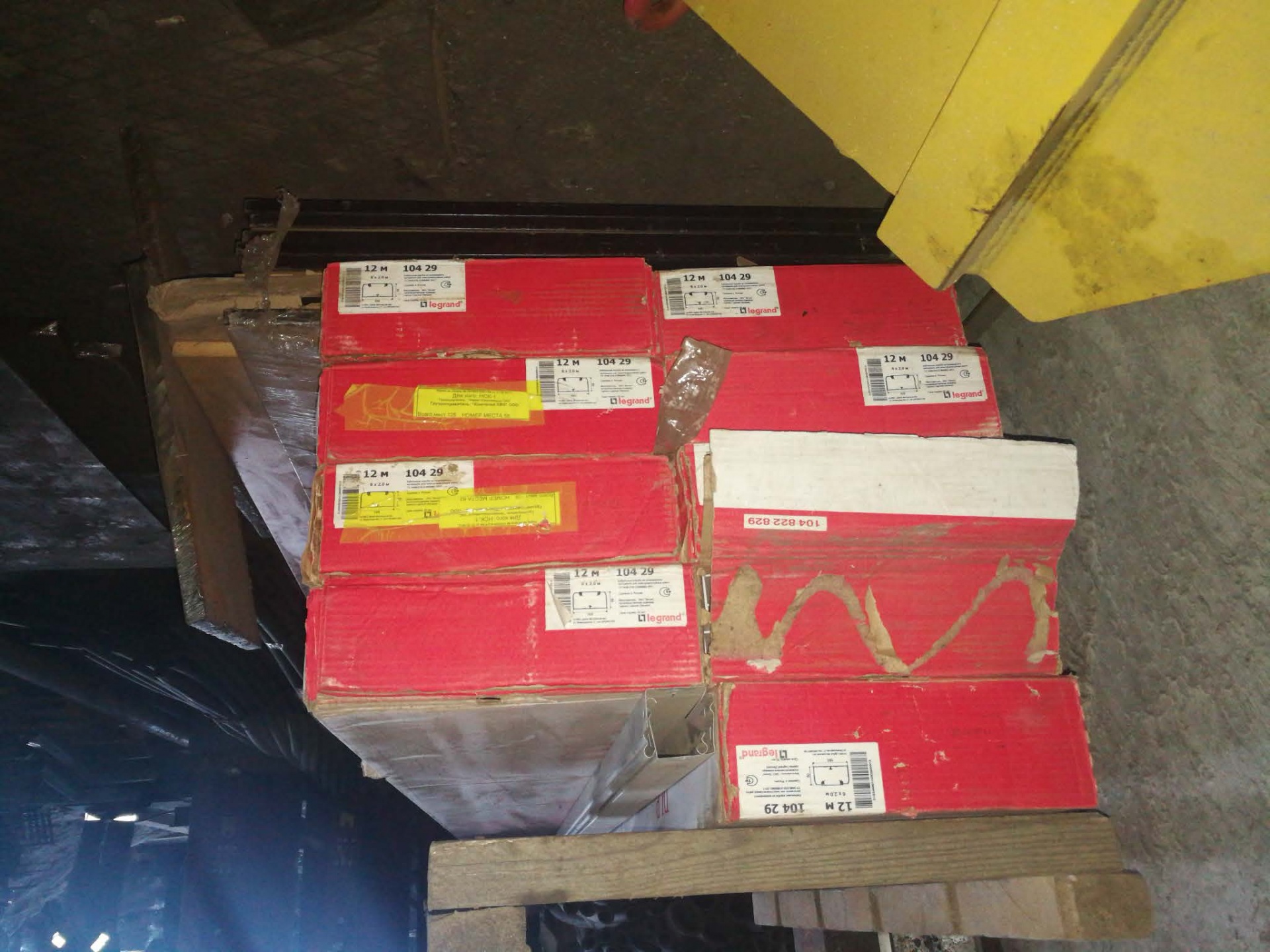 Кабель канал 010429 legrand 91 фото