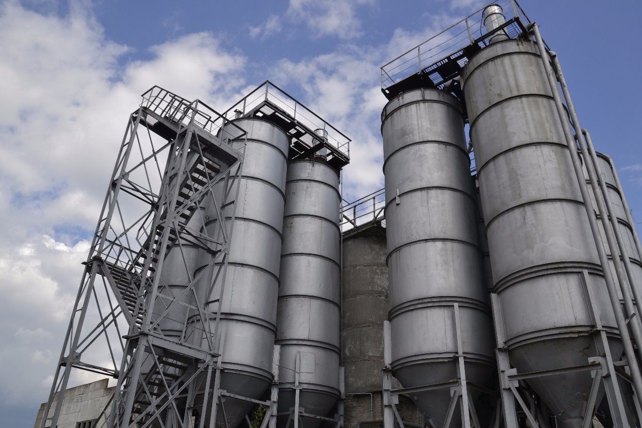силос бункер для цемента. силос цемента 200 м3. силос 200 м3. хранение портландцемента. силос цементный бру.