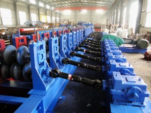 Профилегибочное оборудование для производства балок барьерного ограждения в Китае