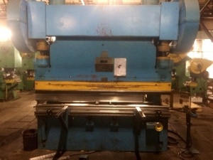 ИТ1330 листогиб механический (усилие 100 тонн, стол 2500 мм)