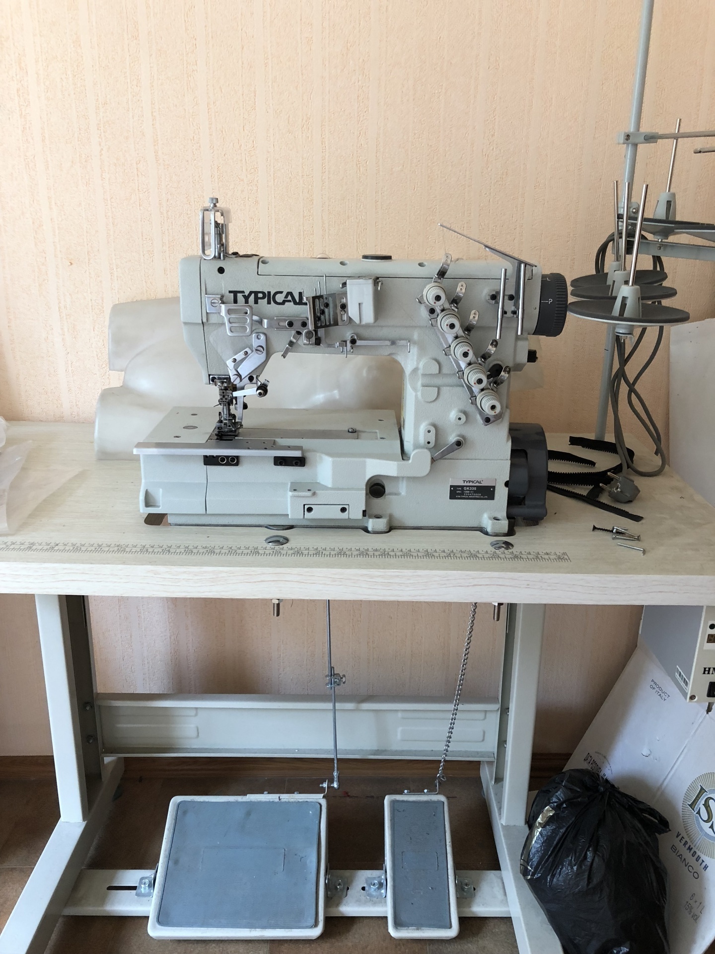 Б у промышленные швейные. Промышленная плоскошовная машина typical. Промышленная плоскошовная машина typical GK 1500-01gb. Распошивальная машина типикал. Типикал швейная машина gs20606.