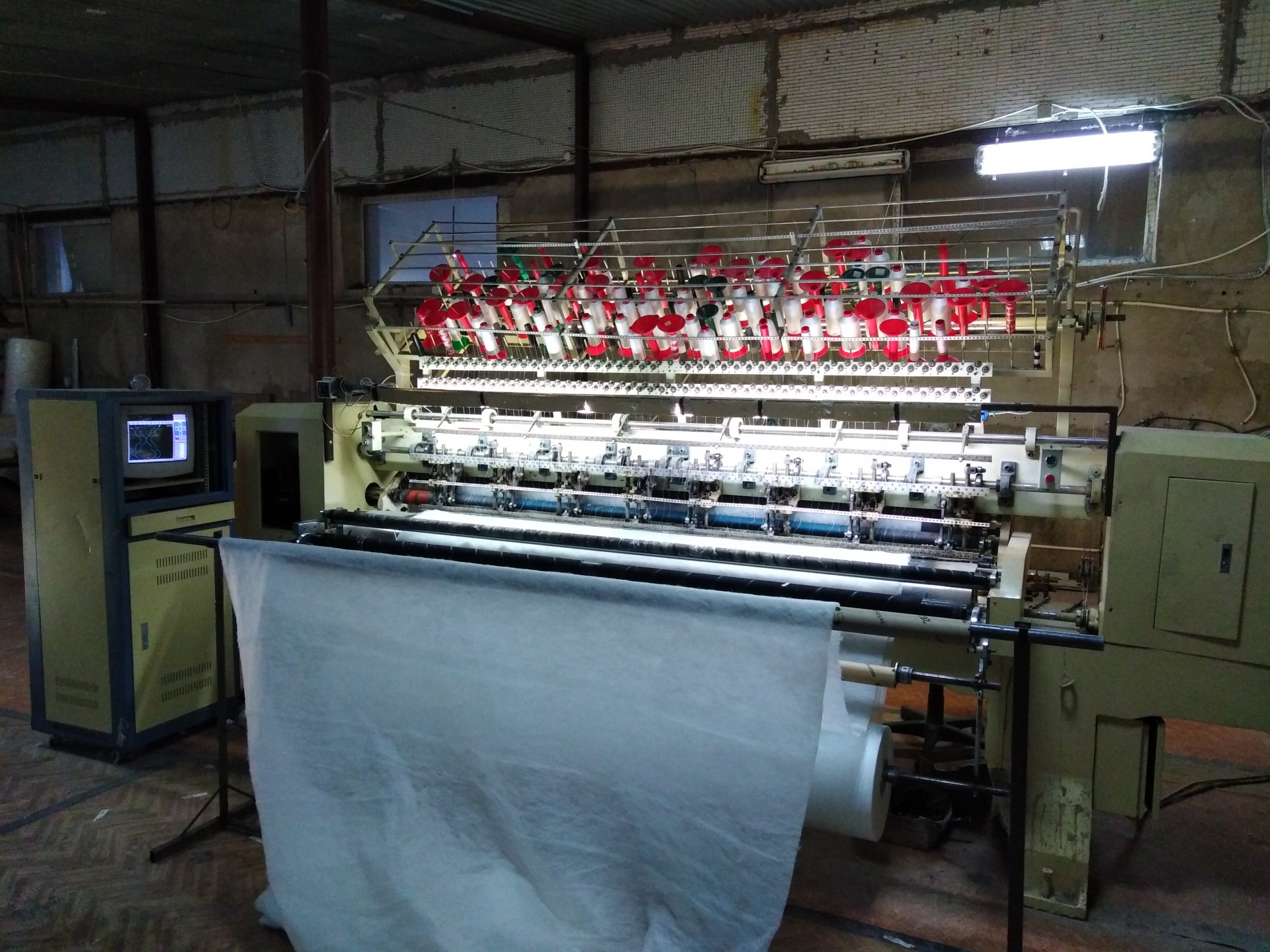 стегальщик одеял. орехово зуево альвитек. вакансии стегальщик одеял иваново. стегальная машина dh-26. стегальная машина компьютеризированная.