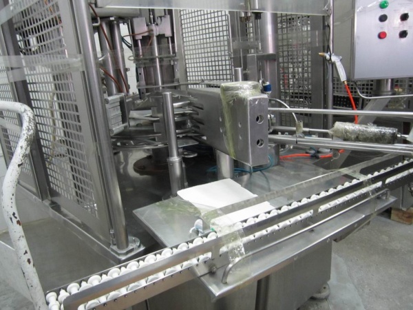 Автомат Я1-ОРП-1 для розлива и упаковки жидких пищевых продуктов пакеты типа "Pure-Pak". Без крышки