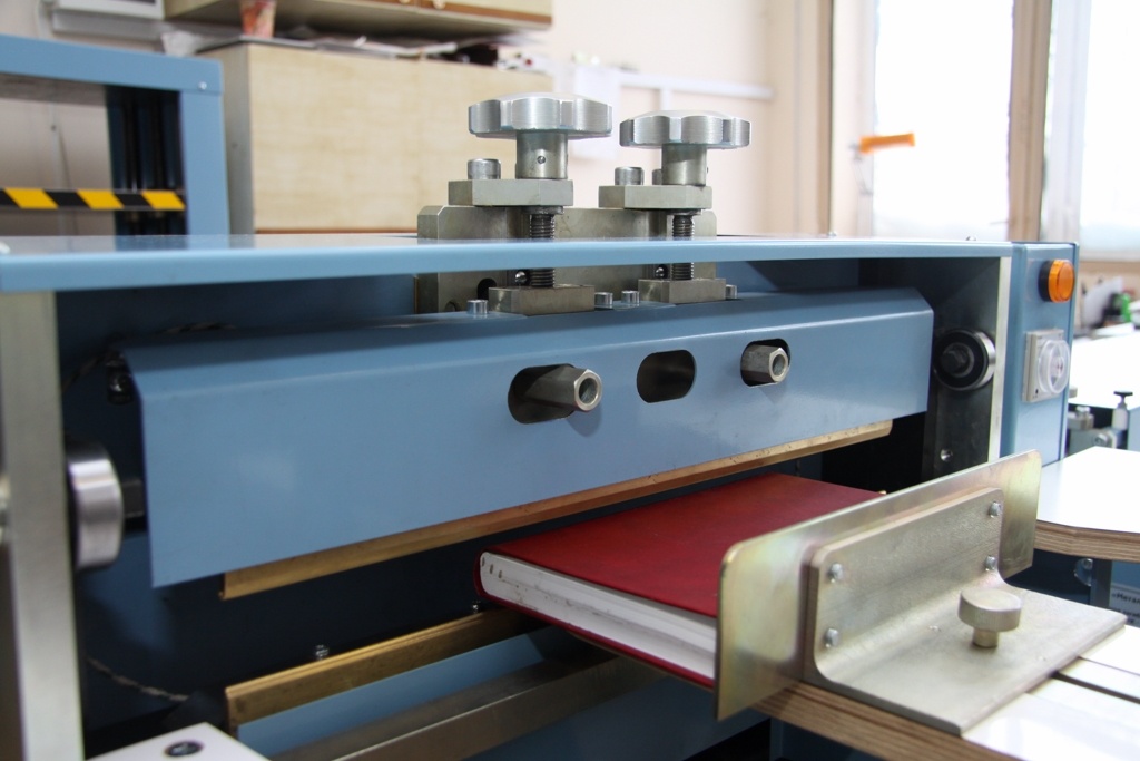 штрих 460. штрих код россии. денежный ящик атол fliptop-b черный, 24v, крышка для инкассации. оборудование для производства полиграфических ножей. штрих 460.