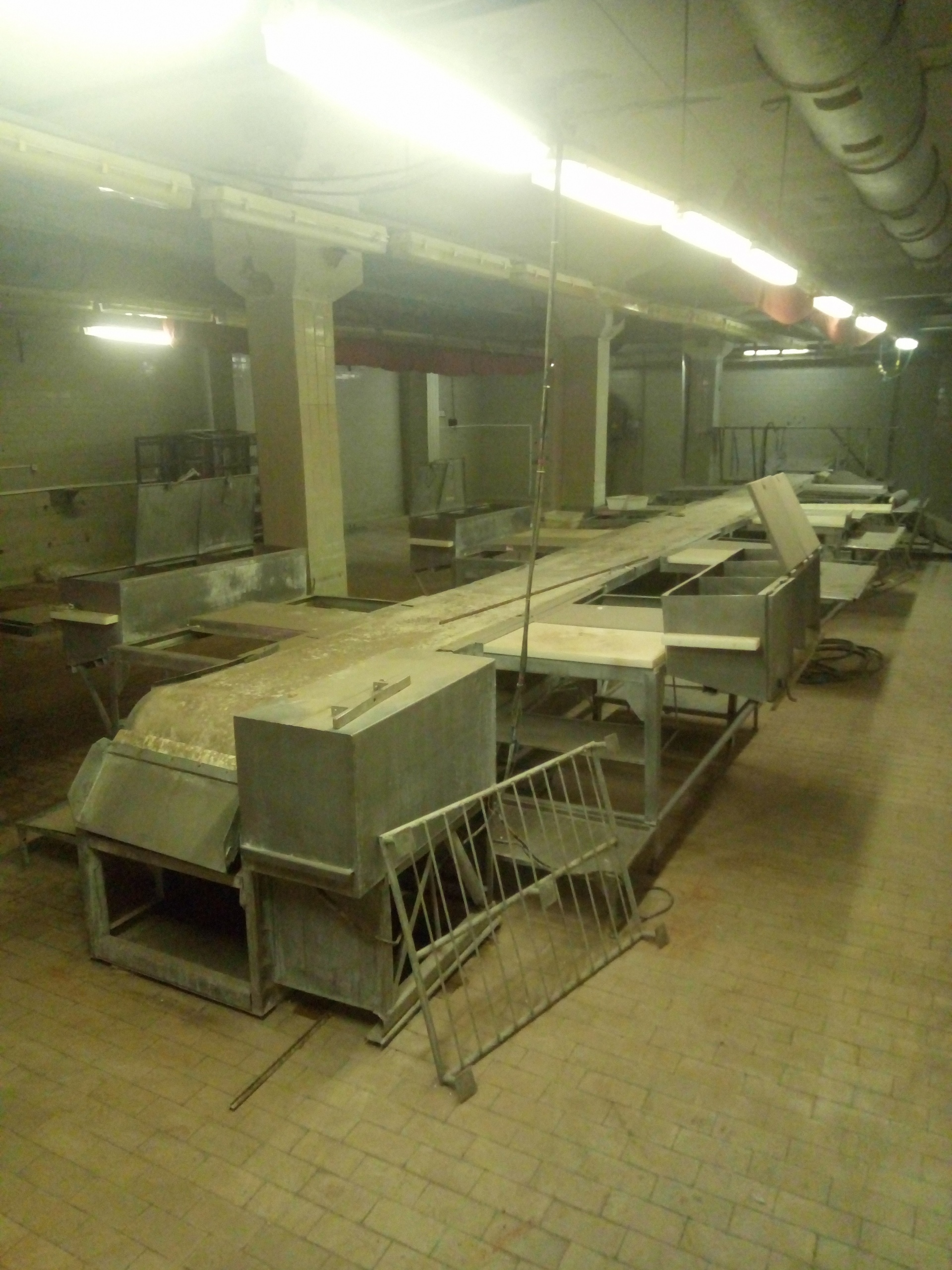 Для обвалки и жиловки мяса используют доски