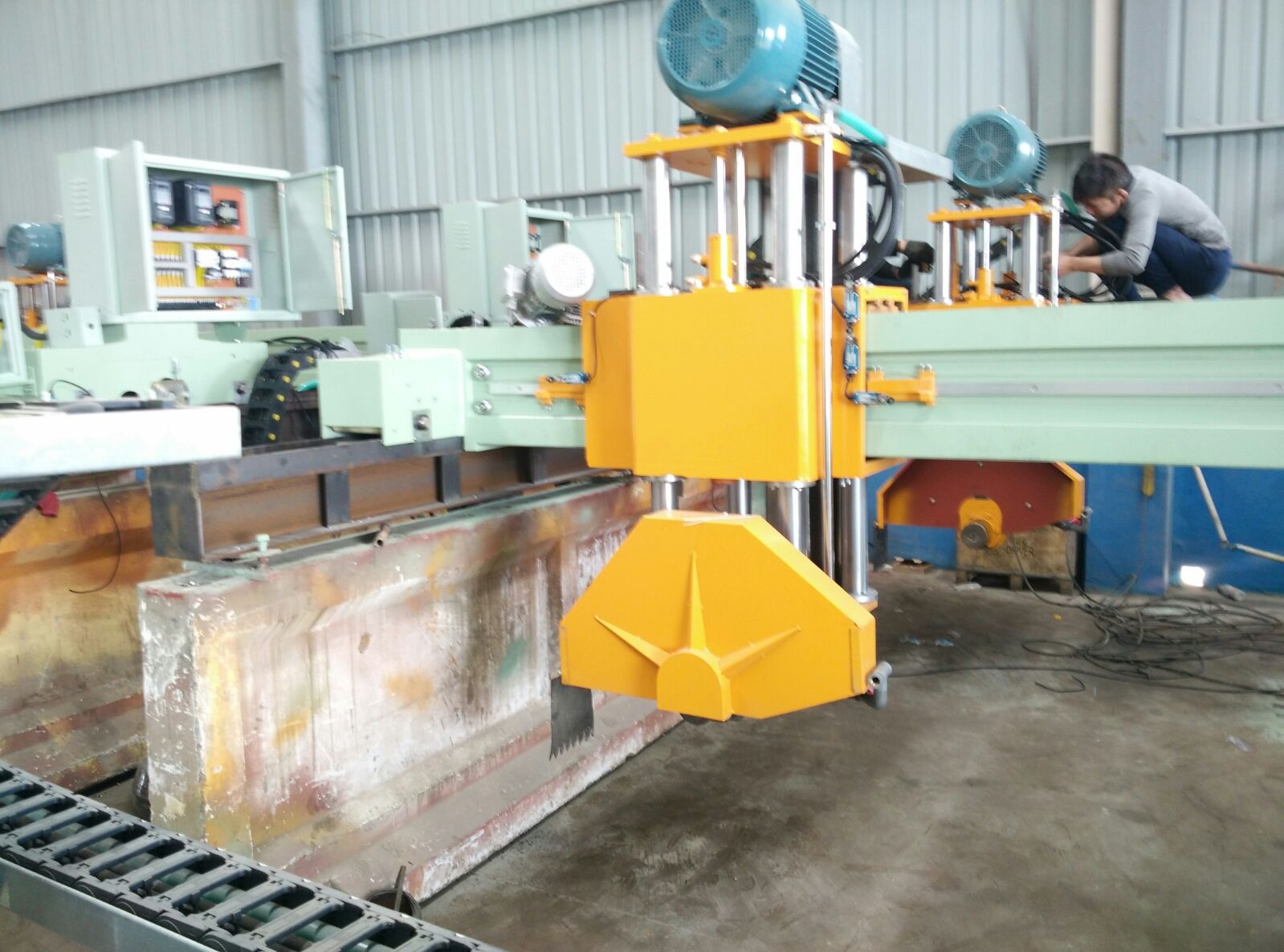 Hantuo stone machinery. Beka-mak 400 ленточнопильный. Lunyee_4axis_control. Plc станок. Станок с противошпинделем traub.
