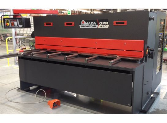 AMADA GPN 420 Гидравлические гильотинные ножницы