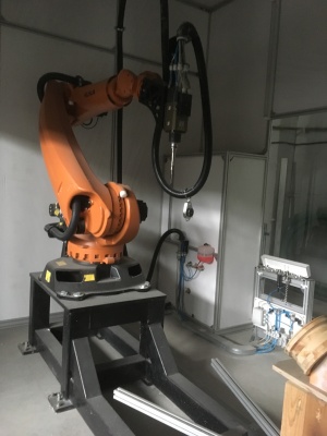 Роботизированная ячейка KUKA KR 120 R2900 Quantec для механической обработки 3D-поверхностей