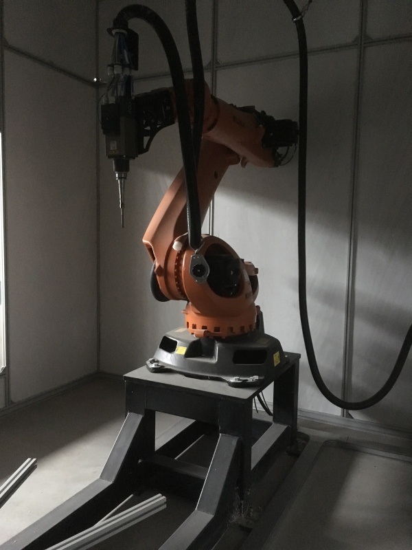 Промышленный робот компании KUKA KR 120 R2900 Quantec