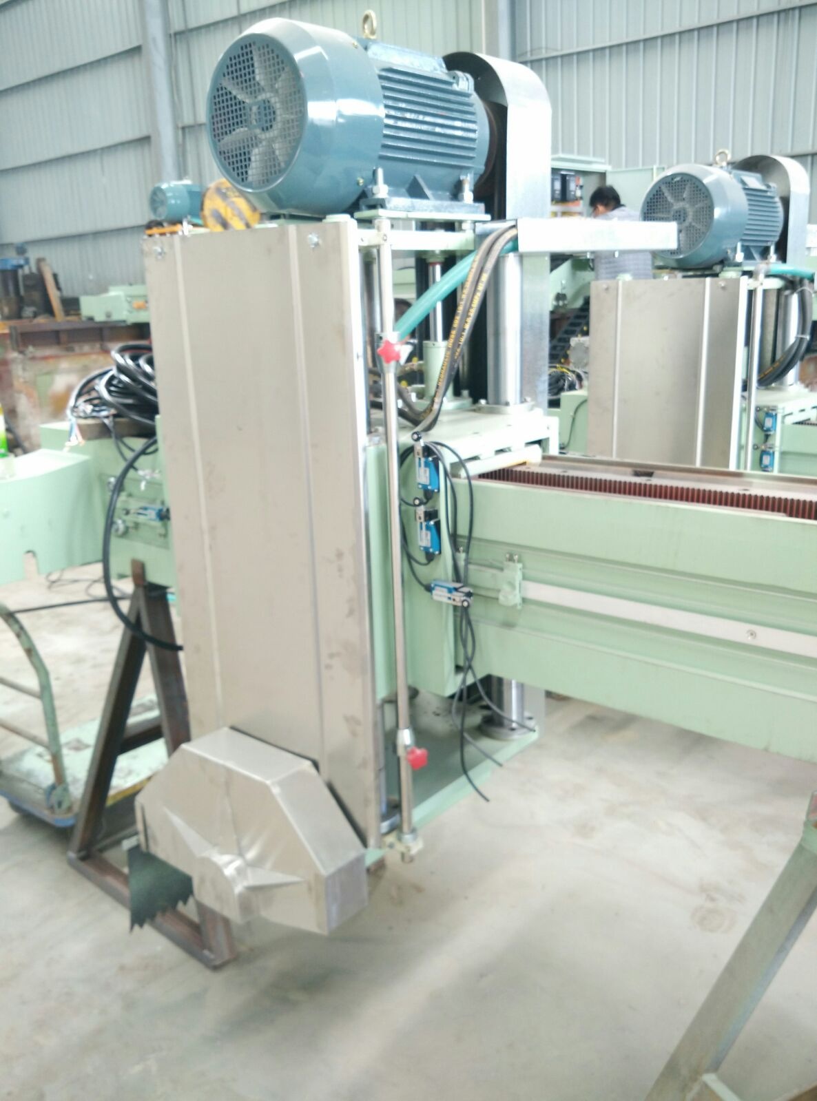 Plc станок. Станок распиловочный plc 600. Контролер фазы на филато. Пульт дистанционного управления для чпу контроллера f2300. Plus 600 окантовочный станок по камню.