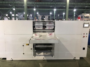 Высокоскоростная автоматическая нон-стоп машина для производства пакетов в роликах с намоткой без шпули