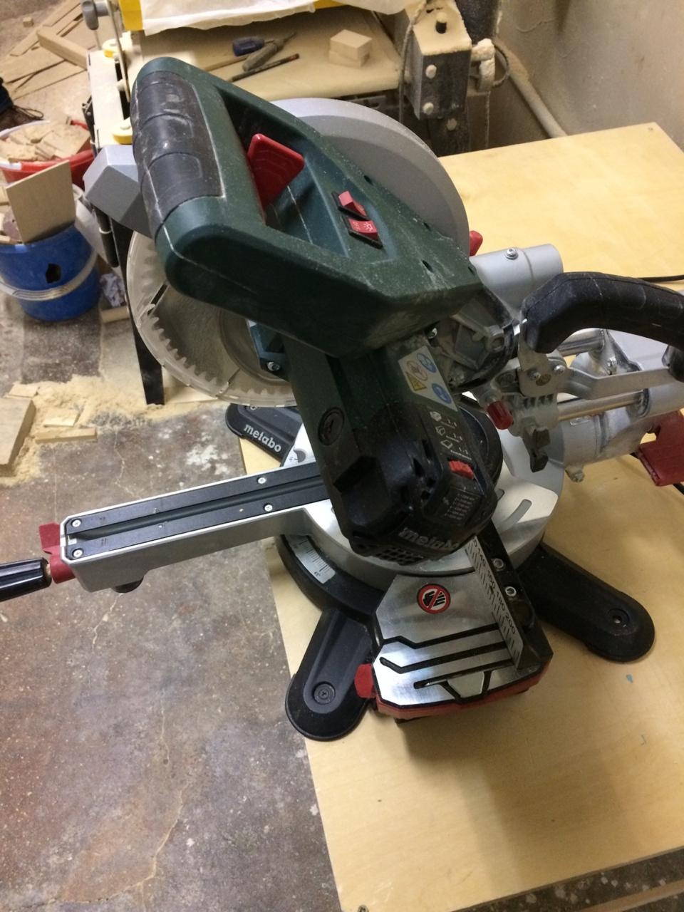 Купить Торцовочную Пилу Metabo Kgs 216m