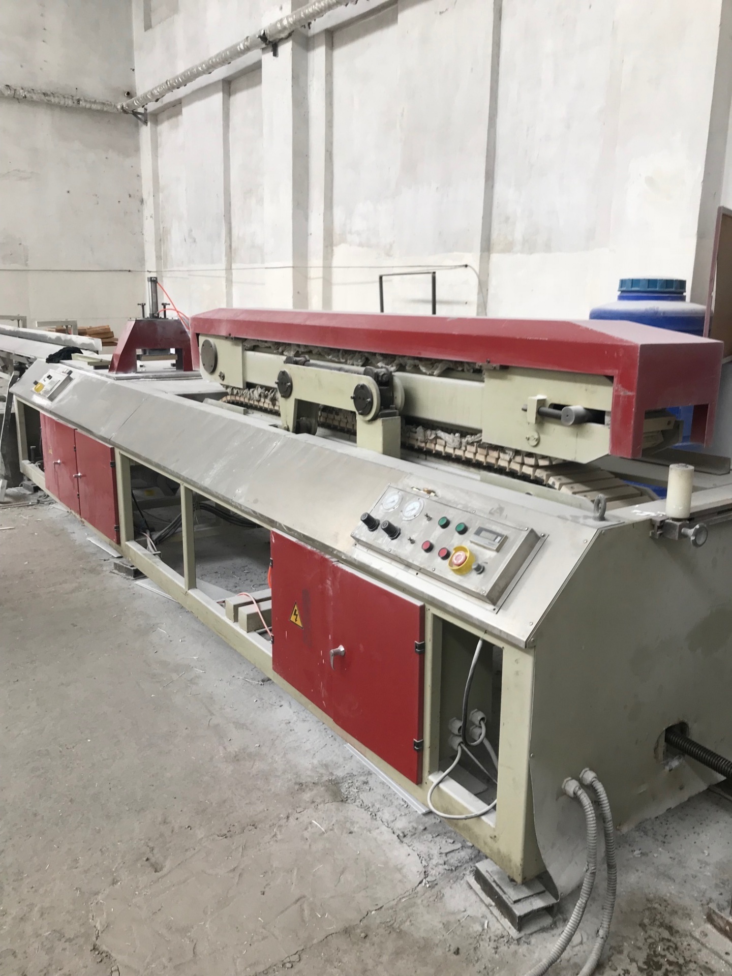 Универсальная скоростная экструзионная линия mikrosan. Jwell экструдер works water. Производство пвх панелей оборудование. Линию пвх. Экструдер линия для пвх панелей.