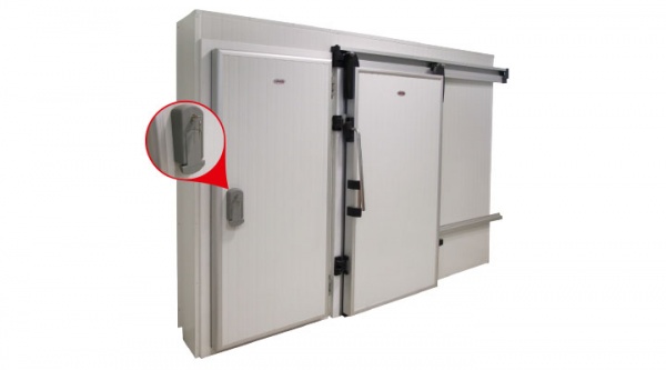 Дверь холодильной камеры склада низкотемпературная