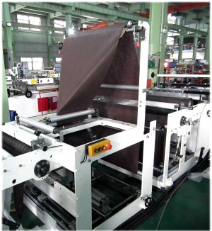 Модель C-1200D - автоматическая машина для размотки, складывания и намотки различных полимерных пленок