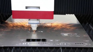 Индустриальный станок оптоволоконной лазерной резки 3кВт новый из демо-зала 250 часов наработки