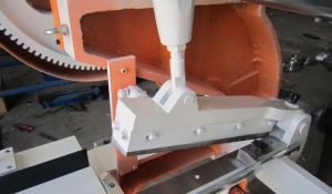 Просекательный станок гильотинного типа (эксцентриковый слоттер) для производства гофротары