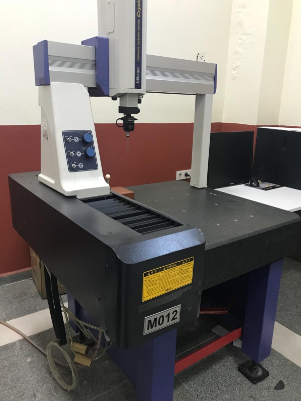 Coordinate Measuring Machine Mitutoyo Crysta-Plus M443