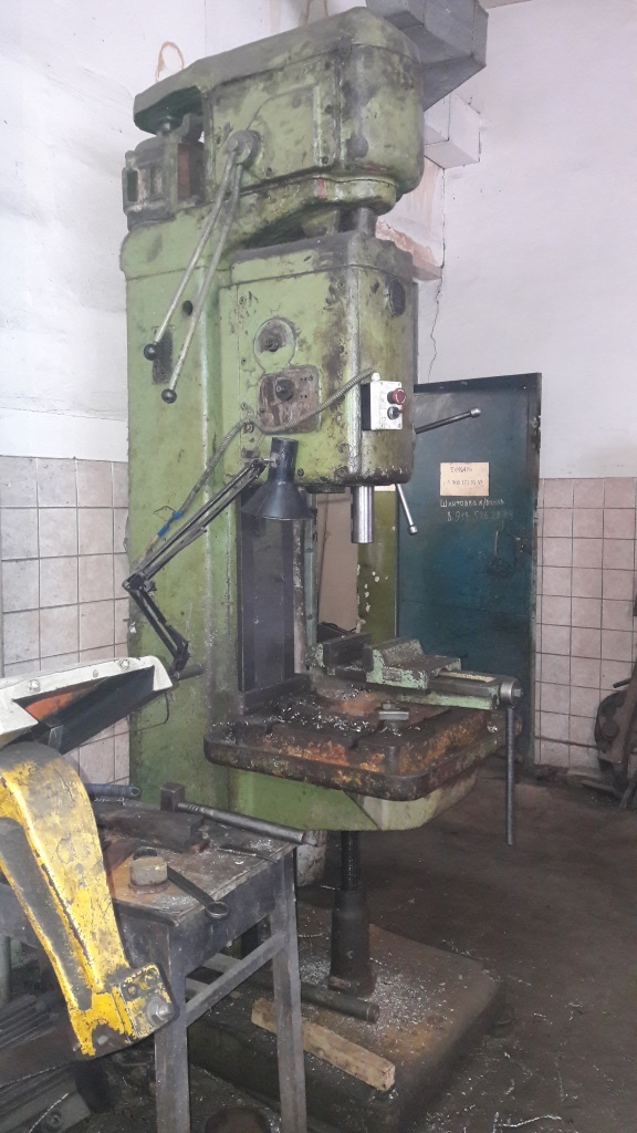 Вертикальный сверлильный станок 2а135. Вертикально-сверлильный 2а135. Вертикально-сверлильный станок 2а135. Вертикально-сверлильный станок зил 2а135. Вертикально-сверлильный станок зил 2а135.
