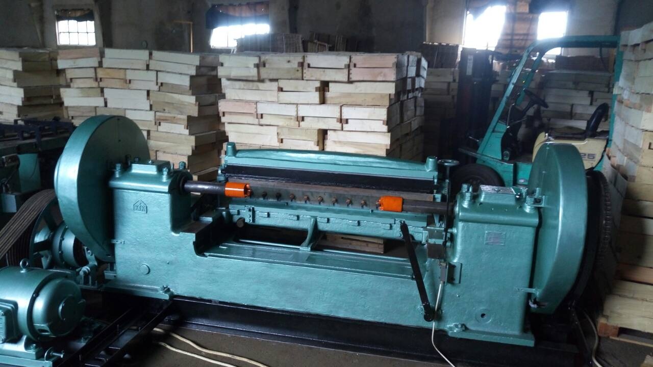 Принцип действия лущильного станка. Станок лущильный m52. Лущильный станок применяется для получения. Бесшпиндельный лущильный станок. Лущильный станок wwxq170sy.