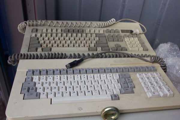Две клавиатуры винтаж