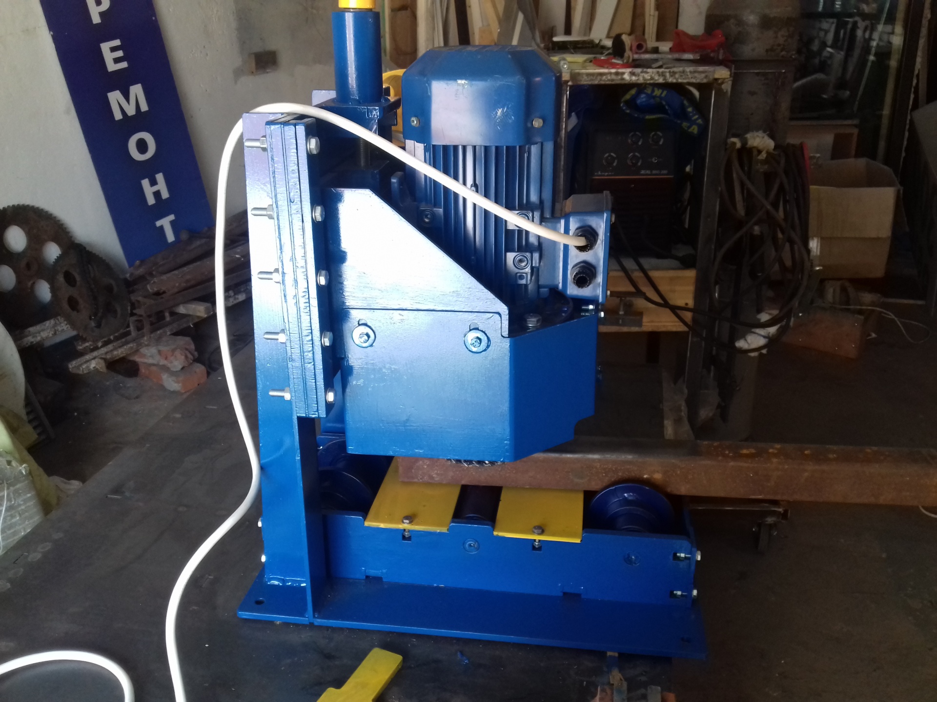 Станок очистки труб от ржавчины, зачистка профильной трубы купить в ...