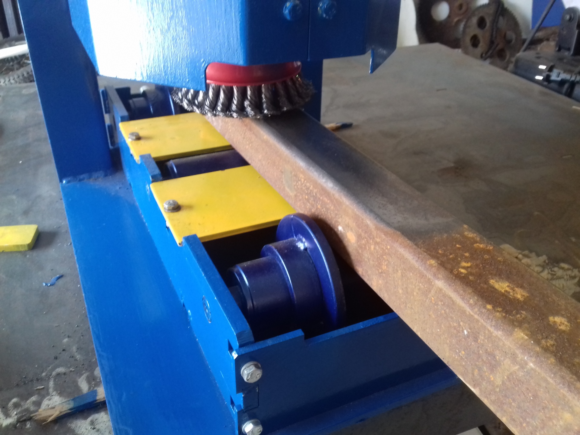 Станок очистки труб от ржавчины, зачистка профильной и круглой трубы ...