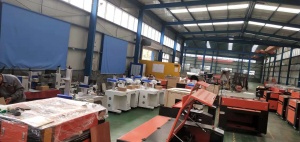 Оптоволоконный станок лазерной для резки металла с ЧПУ, цена низкая a качество высокое в Китае