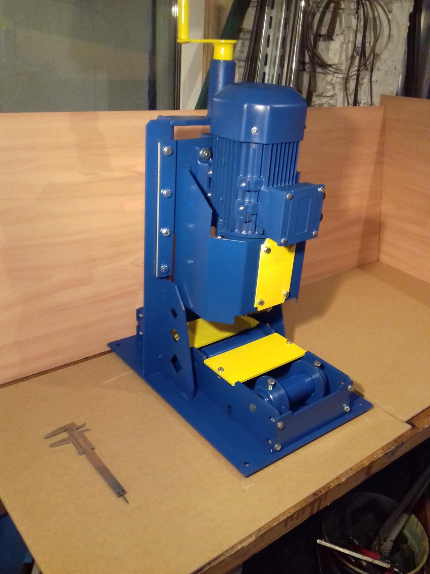 Станок очистки труб от ржавчины, зачистка профильной и круглой трубы ...