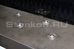Оптоволоконный лазер для резки металла со сменным столом XTC-1530WE/2000 Raycus