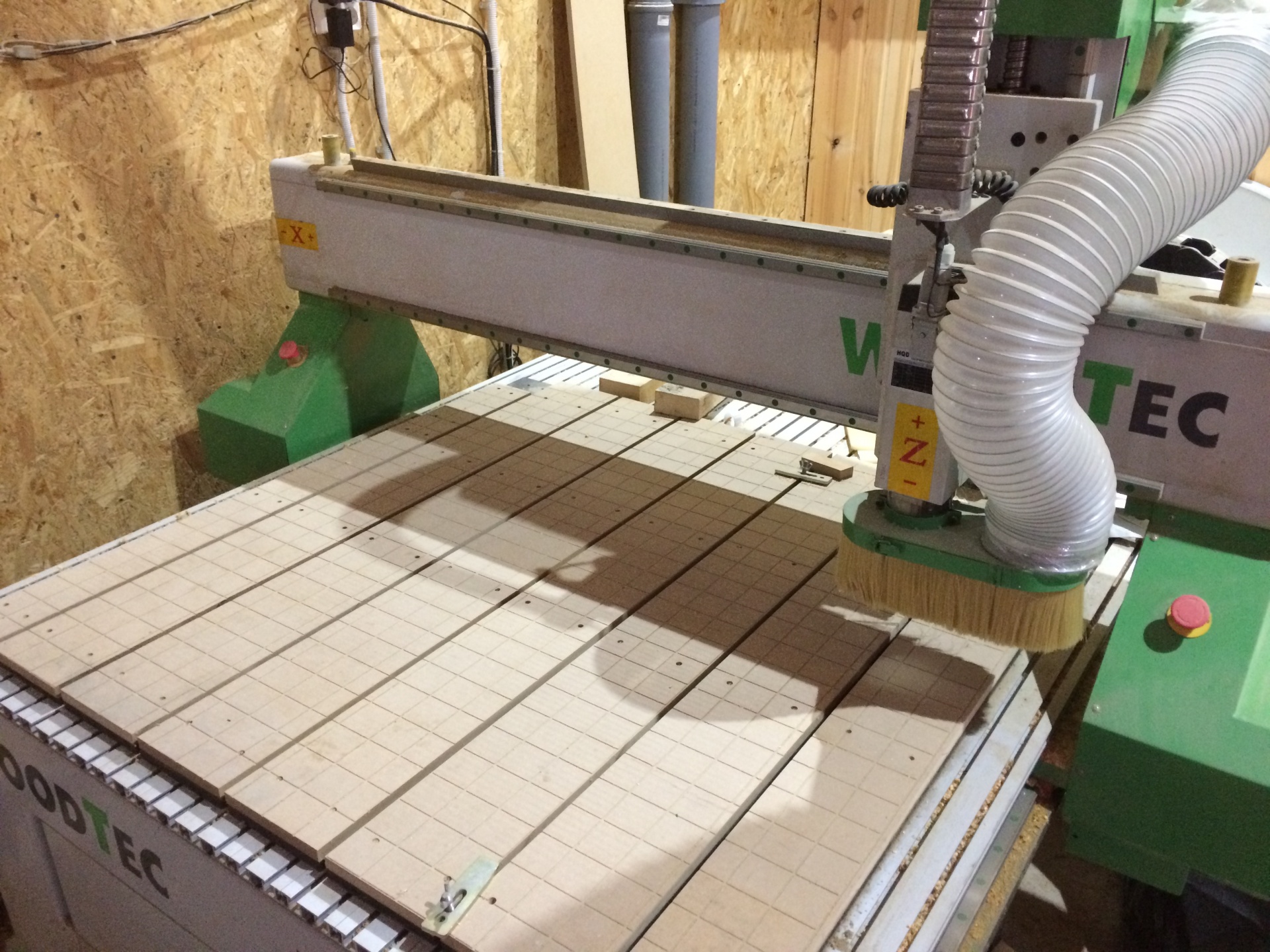 Woodtec станки. WOODTEC MH-1212. ЧПУ WOODTEC LASERSTREAM WL 4040. Станок ЧПУ WOODTEC 1212 подшипники направляющие. Фрезерный станок WOODTEC.