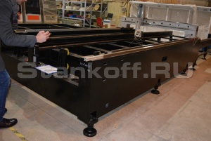 Оптоволоконный лазерный станок для резки металла закрытого типа XTC-1530E/1500 Raycus