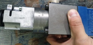Перепускной клапан на термопластавтомат