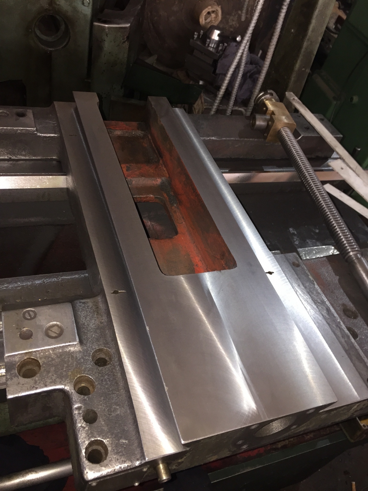 станина станка мрс. токарный станок с чпу оптимум. шлифовка станины токарного станка 1к62. резцедержатель корвет 403. направляющие станины токарного станка.