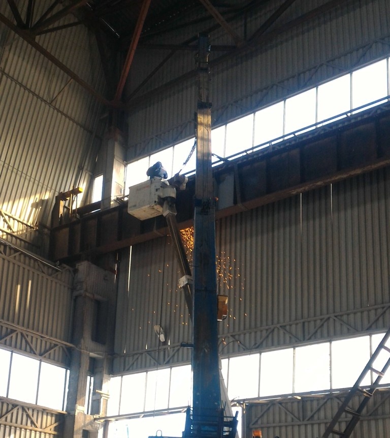 Краностроительный завод ржев. Сооружения крановые пути. Мостовой кран подкрановые пути. Кран балка 24 метра. Сооружения крановые пути.