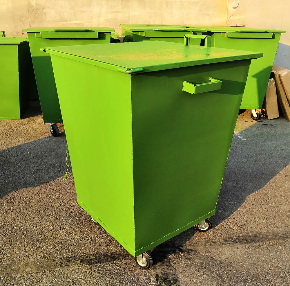 Металлический контейнер для мусора, с крышкой, 0,75 м3  в Бресте .