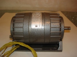 Электродвигатель АВ-042-2МУ3, 220/380V, 40W, 2700 об/мин., двигатель АВ-042-2МУЗ