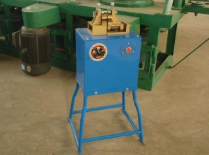 Гвоздильный автомат Z94-4C: диаметр гвоздя: 2,8-4,5 мм; длина гвоздя: 50-100 мм