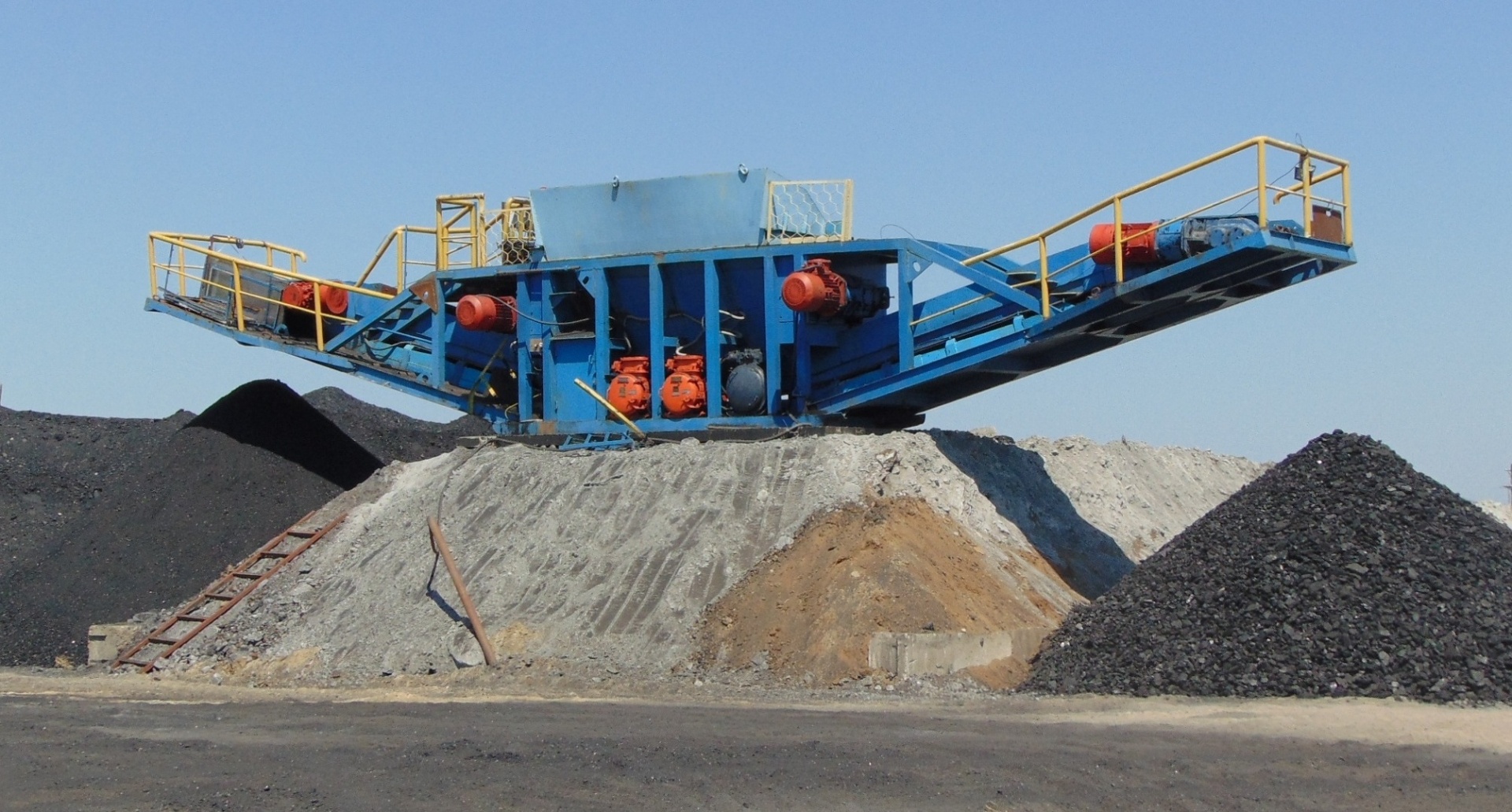 Дробильно сортировочные работы. Баранцевское дробильно-сортировочный комплекс. Дробильно сортировочный комплекс вид эстакада. Дробильно сортировочные работы. Дробильно сортировочная линия дсу-30.