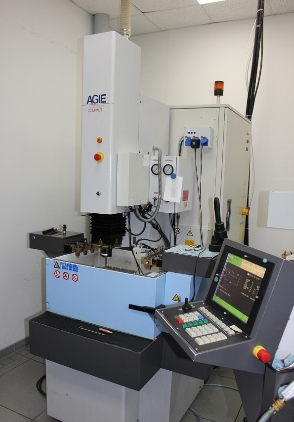 Электроэрозионный прошивной (электродный) станок AGIE AGIETRON COMNPACT 1