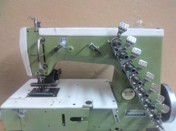 9-ти игольная промышленная швейная машина Rimoldi