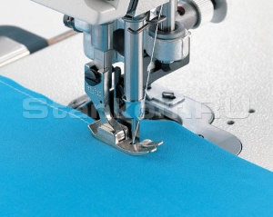 Прямострочная промышленная швейная машина с ножом обрезки края материала JUKI DLM-5200ND