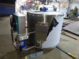 Охладитель молока вертикального типа Full tank-800