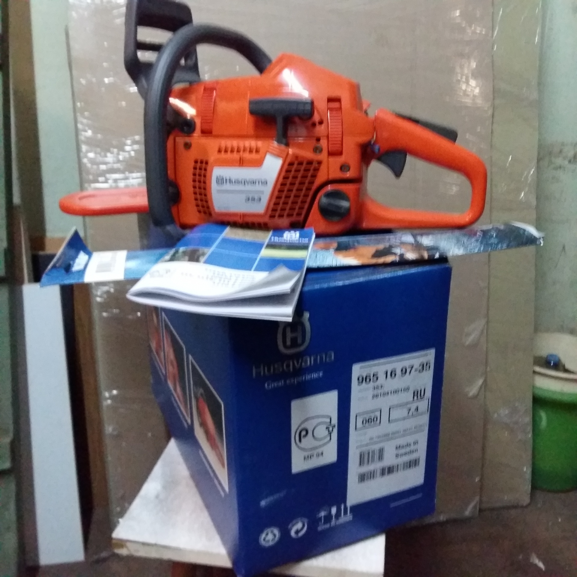 Бензопила швеция. Бензопилы хускварна б у. Цепь хускварна 236. Husqvarna 55. Хускварна ручная пила.