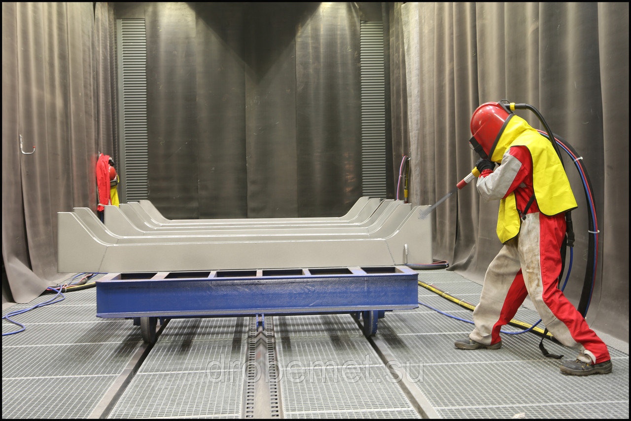 гидропескоструйная обработка металла. дробеструйная камера spk-15. покрасочный цех для металлоконструкций. обитаемая пескоструйная камера. пескоструйка нержавейки.