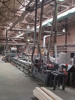 Отлично работающий комплект оборудования для производства деревянных клееных балок до 28 метров и клееного бруса до 20 метров