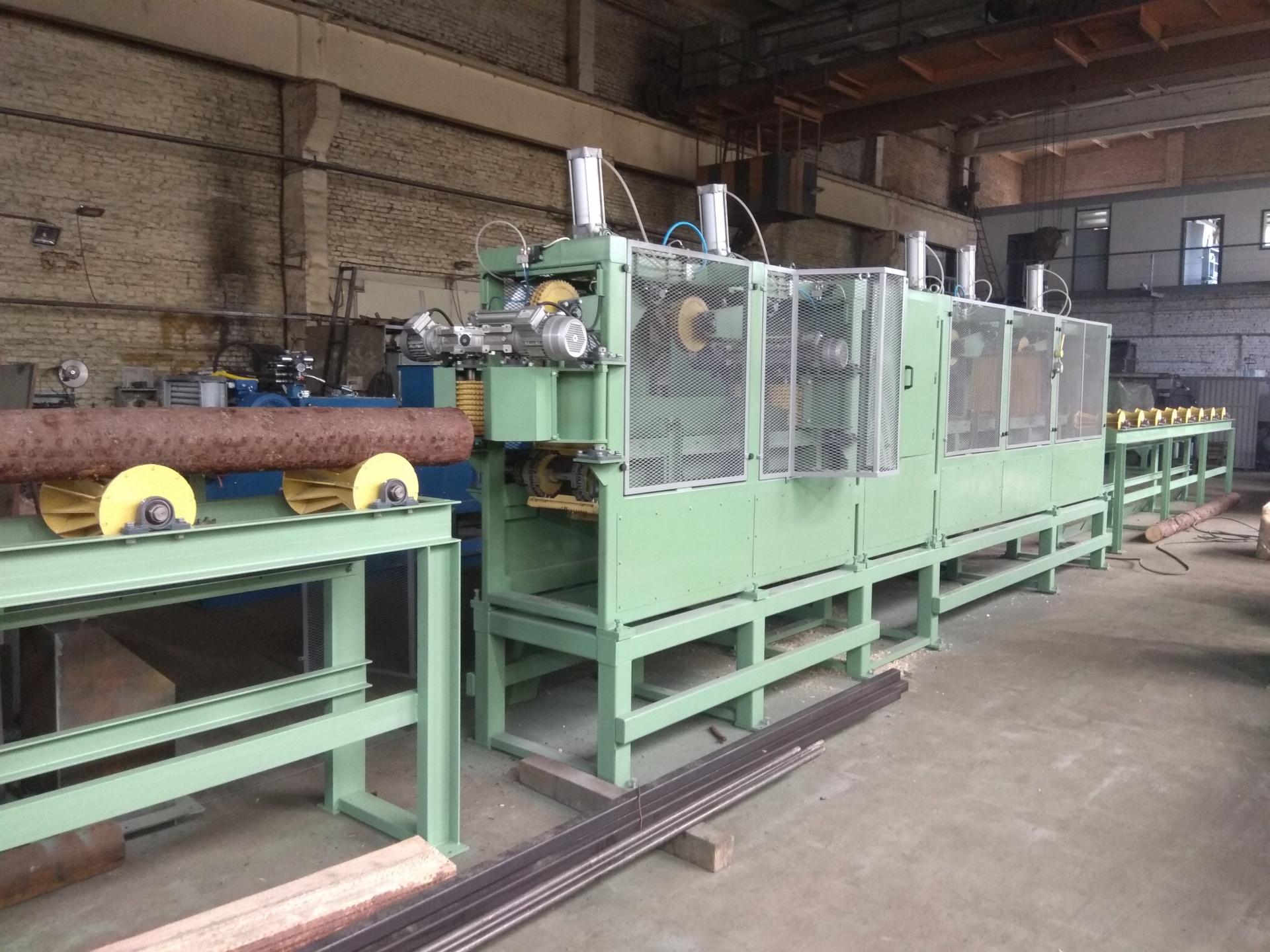 Лесопильная фрезерно-брусующая линия. Prosaw 320 брусовальный станок. Брусующие линии. Линии для распиловки тонкомера. Фрезерно-брусующий станок фбс-750.